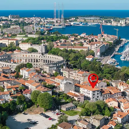 An - Rooftop Terrace In The Heart Of Apartament Pula